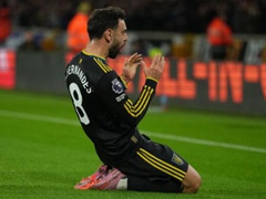 ‘황희찬 벤치’ 울버햄프턴, 맨유에 1-4로 완패…리그 15G 무승