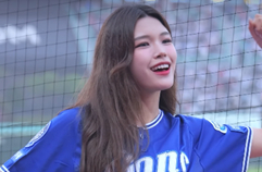 정서연 치어리더 250501 직캠1 응원 삼성 라이온즈 (Jeong Seoyeon Cheerleader 250501 Fancam1 Cheering Samsung Lions)