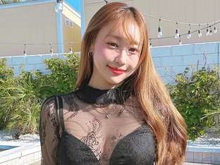 박지영 아나, 볼륨감 강조 '파격 비키니'…퇴사 후 과감 변신