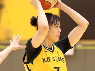 스피드로 일 낸 KB, '국보센터'까지 달린다... 설레는 박지수 