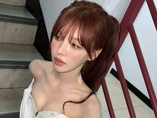 웬디, 초마름 몸매에 볼륨감까지…인형 같은 비주얼 [N샷]