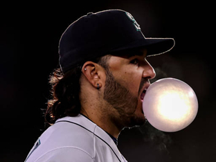 7m-AP 소식: 에우제니오 수아레즈, 레즈와 1천5백만 달러 단년 계약으로 재회