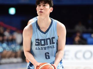 7M- 이정현, 허웅 상대 30점 활약…소노, KCC 제압하며 6강 경쟁 탄력