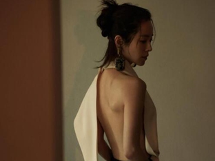 한지민, 이런 노출 처음…청순미 지운 파격 뒤태