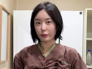 '딸셋맘' 이소라, 뭘 한 거지? 옷 들어올리자 선명한 복근 위 붉은자국 