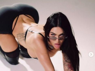 메간 폭스, 넷째 출산 후 라텍스 브라+끈팬티 입었다..전 약혼남 '환호'