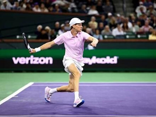 7M - 시너, 두 경기 연속 에이스 +10. 티엔의 돌풍 잠재우며 4강 진출