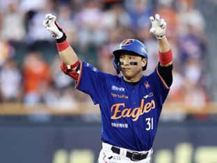 7M- 손아섭, 시범경기 4할에도 1군 불확실…한화 김경문 감독 '고민'