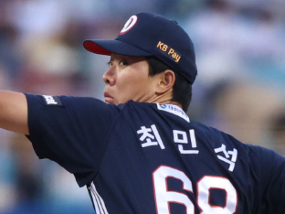 7m-19살 최민석, '38억 이탈' 두산에 희망 심었다… 