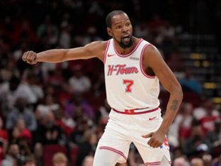 7M- 케빈 듀란트, 훈련 도중 팀 동료와 무릎 충돌…'심각한 부상'으로 플레이오프 결장